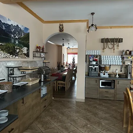 Goscinne Przy Drodze